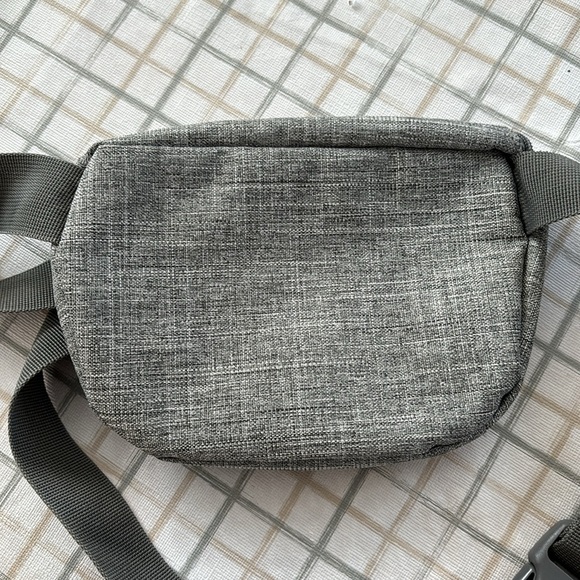 Herschel Fanny Pack - Picture 4 of 6